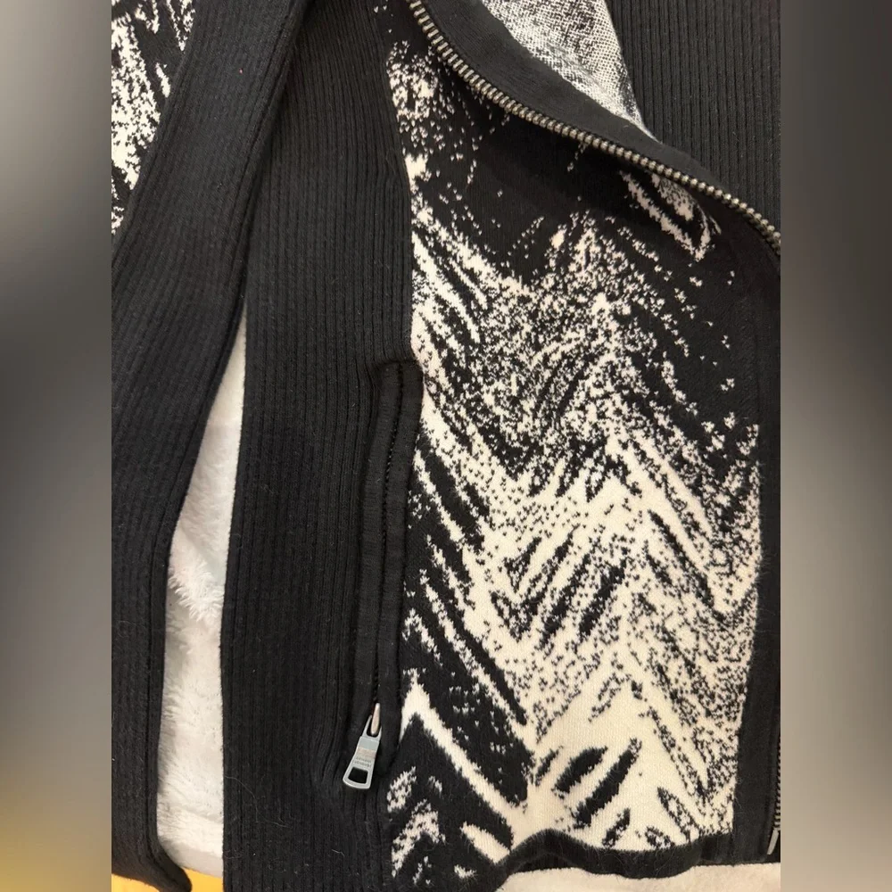 Armani Exchange Black and White Patterned Bomber Jacket - Picture 4 of 4